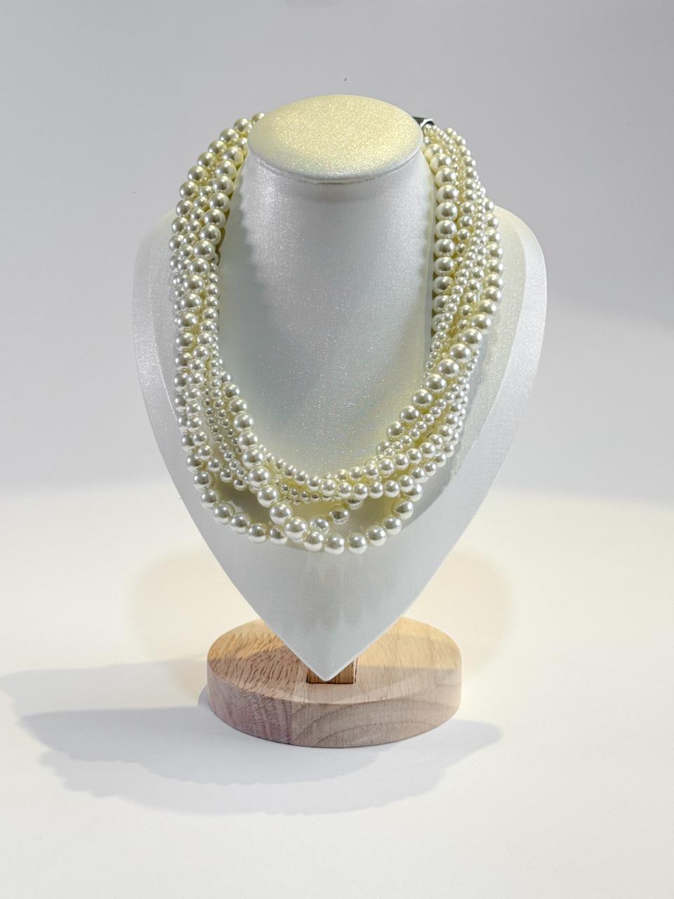 Colar Pérolas Torcido