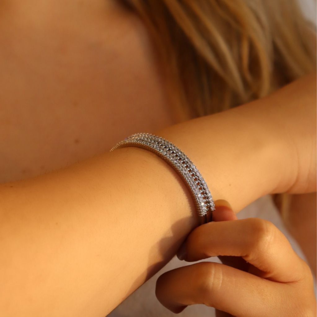 Bracelete Cravejado Com Corrente