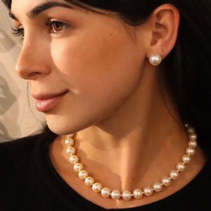 Colar Pérolas Detalhe Dourado