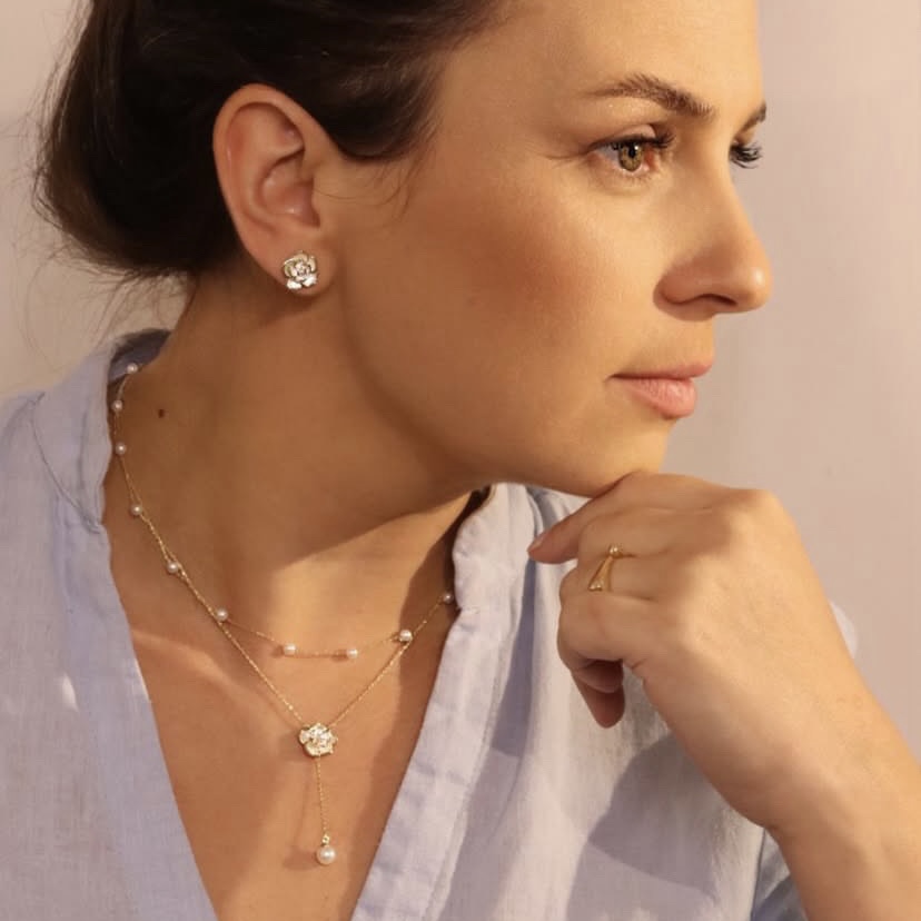 Colar Flor com Pérolas - Semijoia