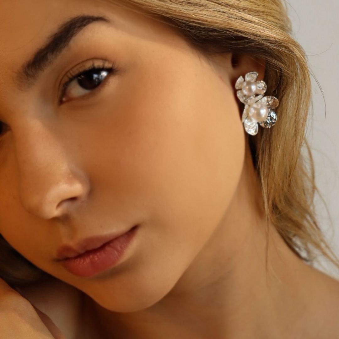 Brinco Flores com Pérola - Semijóia