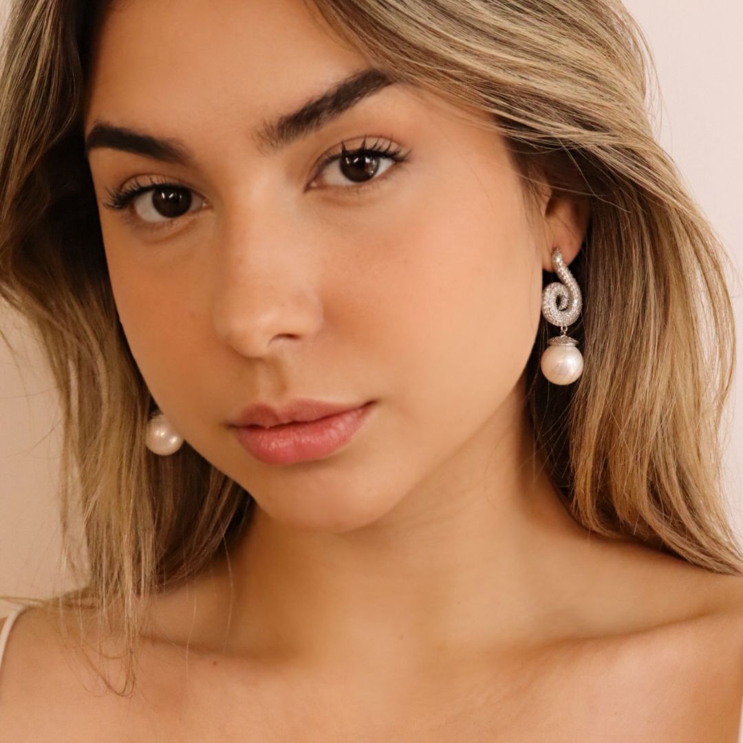 Brinco Anzol Pérola - Semijóia