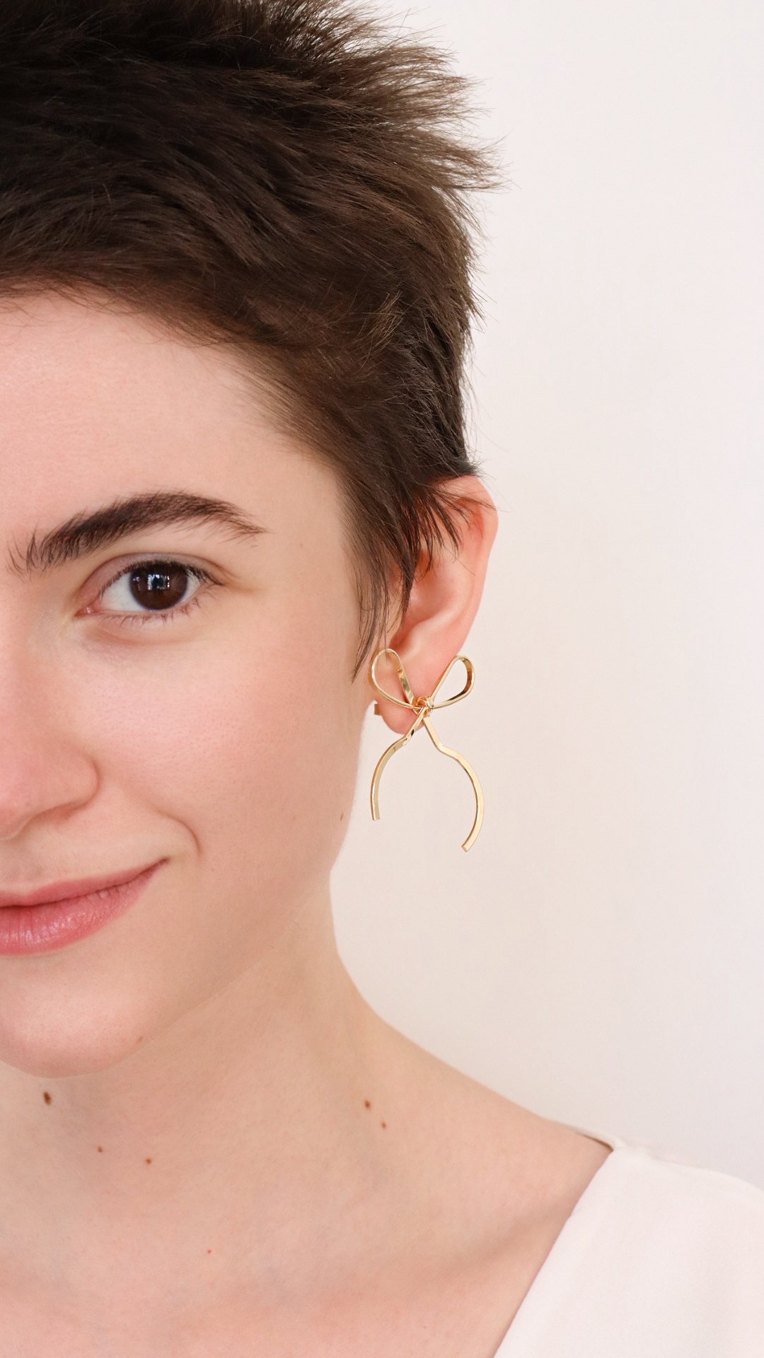 Brinco laço minimalista