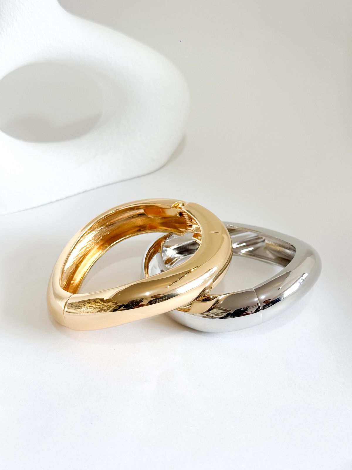 Bracelete leves ondas elegante