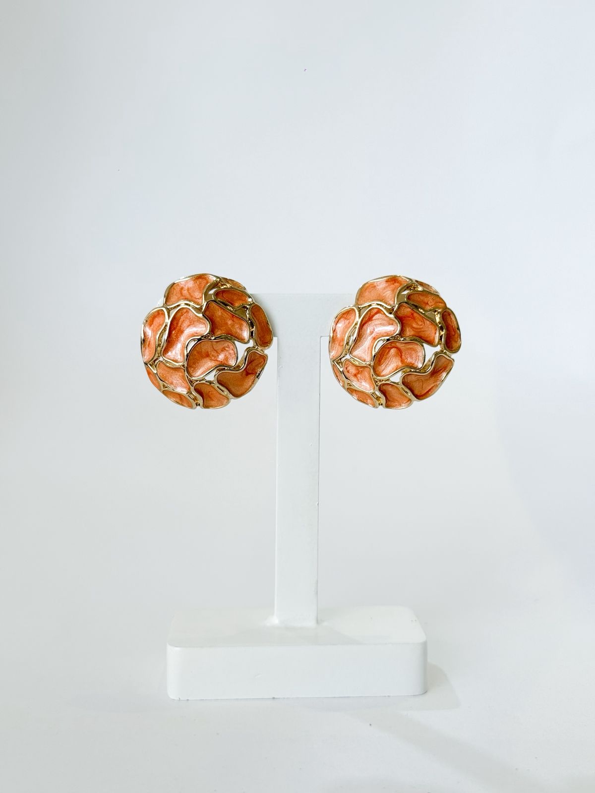 Brinco esmaltado pétalas orgânicas