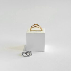 Anel coração cravejado